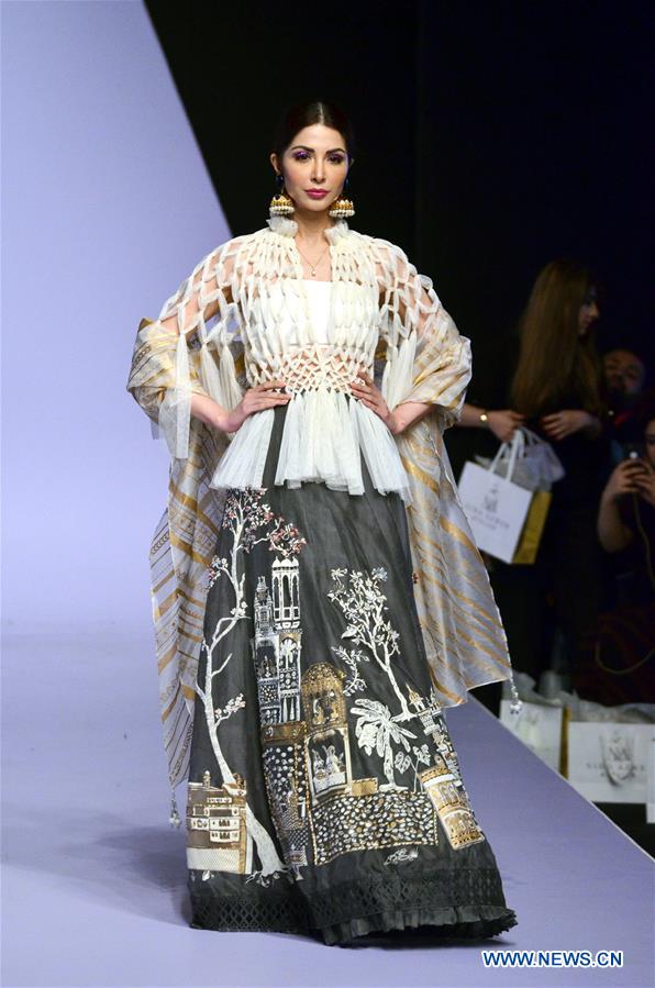 PAKISTAN-LAHORE-FASHION-WEEK