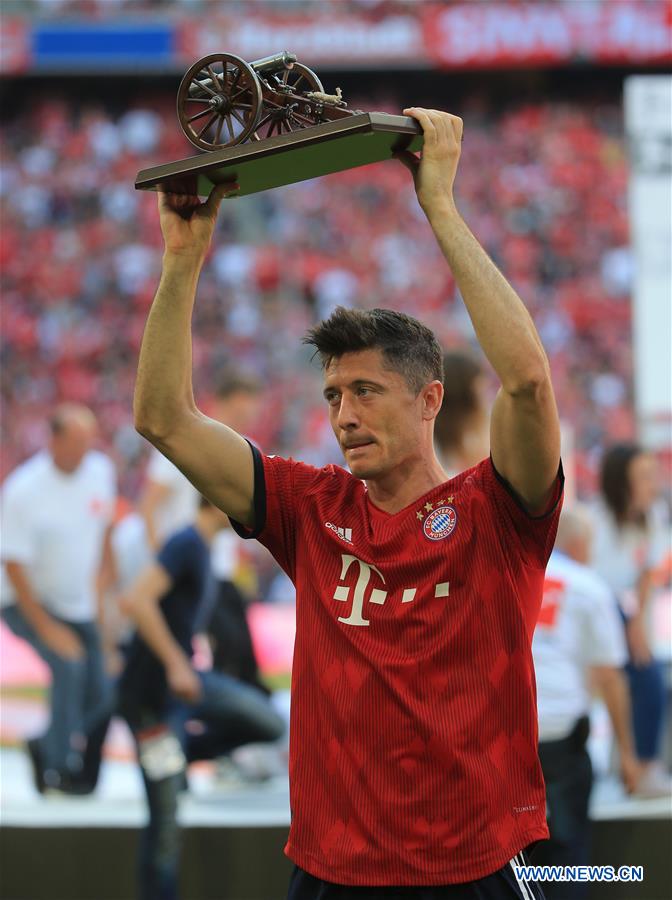 (SP)GERMANY-MUNICH-SOCCER-BUNDESLIGA-BAYERN MUNICH-AWARDING CEREMONY