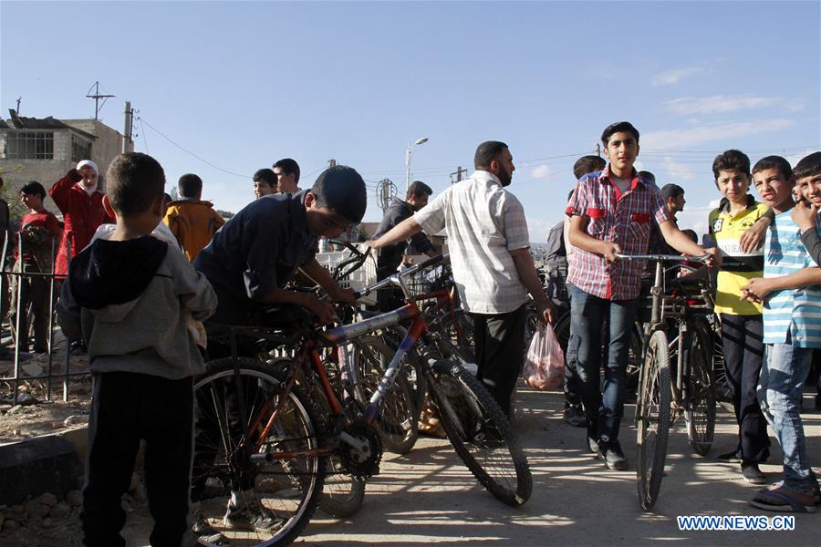 SYRIA-DAMASCUS-DOUMA-BICYCLE