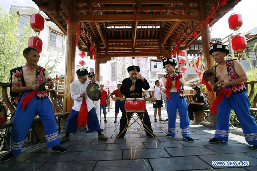 #CHINA-HUNAN-ZHANGJIAJIE-FOLK ART (CN)