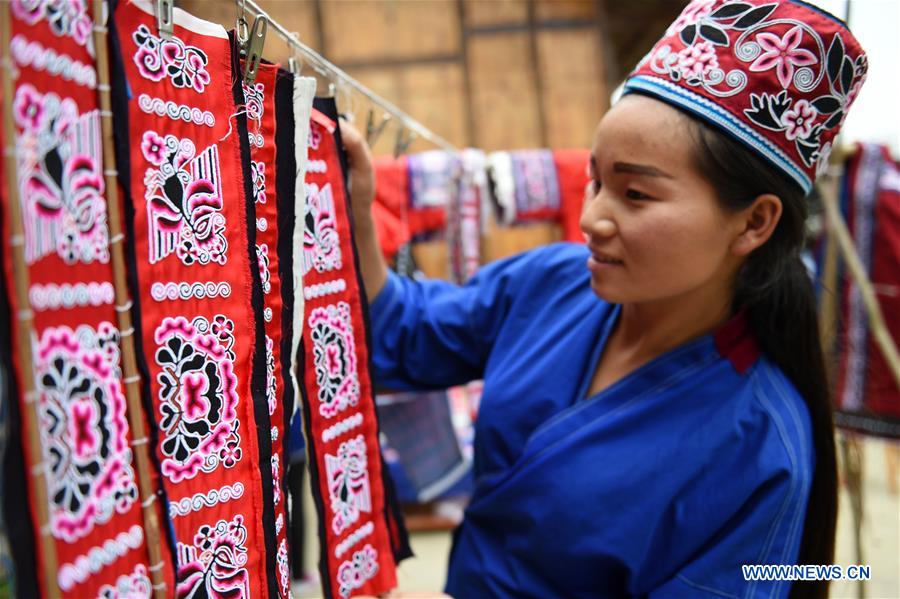 #CHINA-GUIZHOU-QIANDONGNAN-EMBROIDERY (CN)