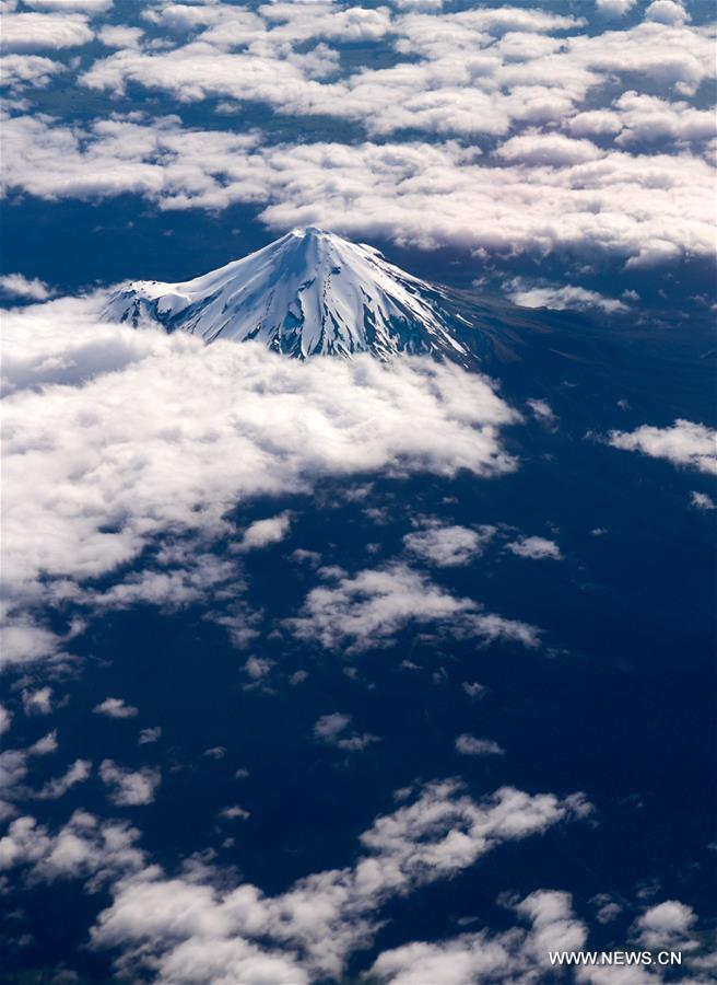 NEW ZEALAND-NEW PLYMOUTH-MT TARANAKI-SCENERY