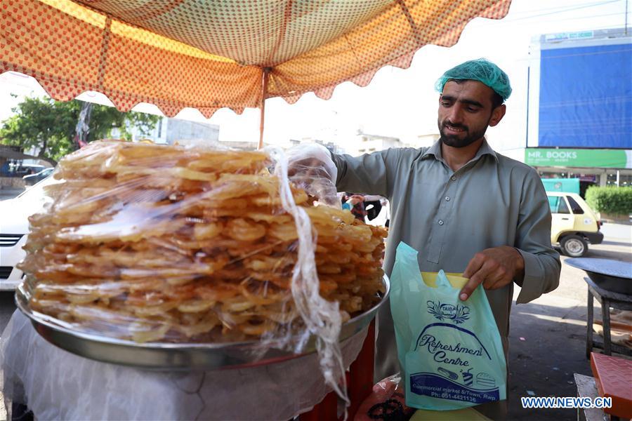 PAKISTAN-RAWALPINDI-RAMADAN-IFTAR-FOOD