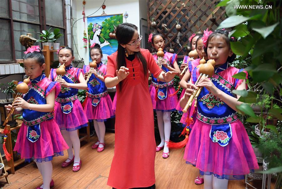 CHINA-YUNNAN-MUSICAL INSTRUMENT-HULUSI (CN)