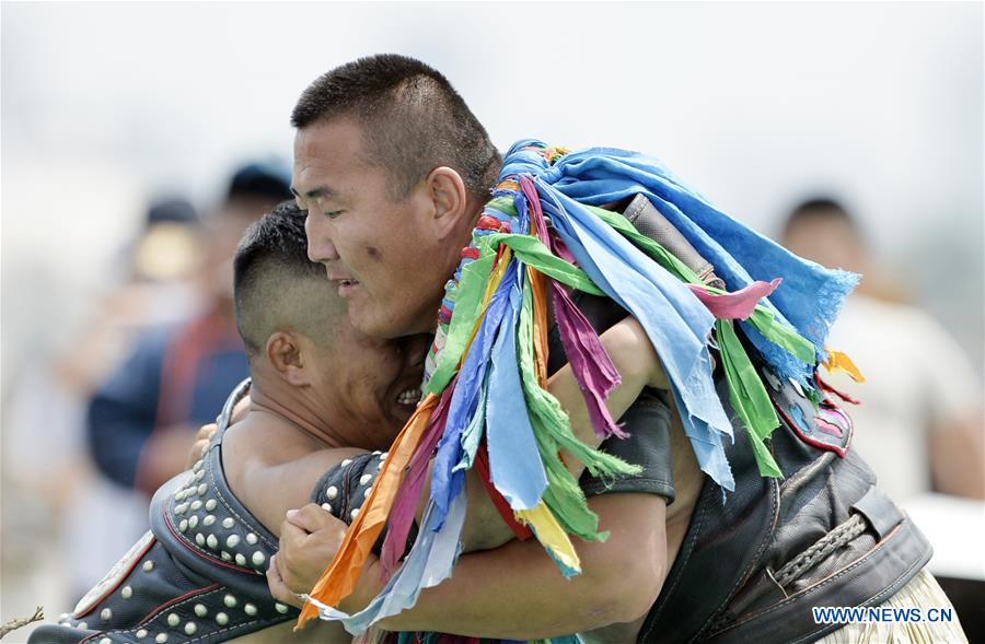 CHINA-INNER MONGOLIA-HOHHOT-WRESTLING(CN)