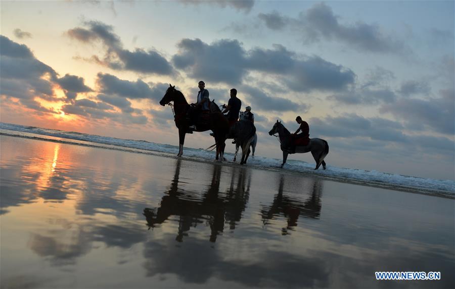 MIDEAST-GAZA-SUNSET