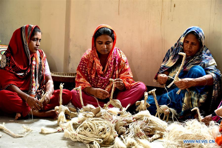 BANGLADESH-GAZIPUR-JUTE-HANDICRAFTS