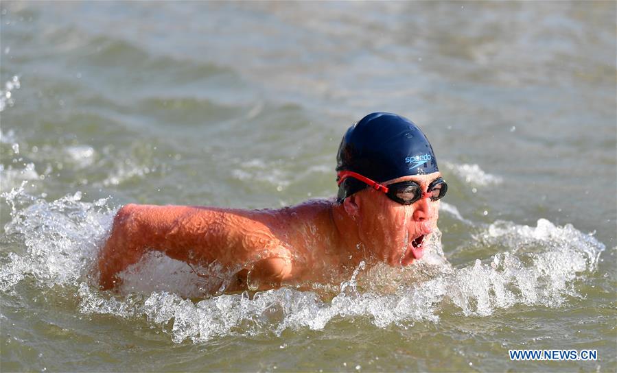 (SP)CHINA-LANZHOU-YELLOW RIVER WINTER SWIMMERS