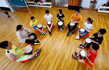 Children in Hebei attend free art classes to enrich summer vacation