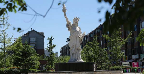 沈陽山寨自由女神像 歷經(jīng)多年風雨