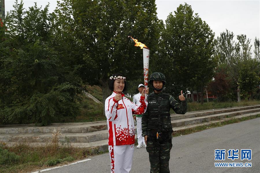 （軍運會·圖文互動）（2）軍運會軍營火炬?zhèn)鬟f活動最后一站武警獵鷹突擊隊站舉行（配本社同題文字稿）