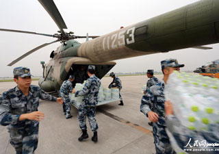 高清：成空頻繁出動戰(zhàn)機(jī) 架起“寶興孤島”空中生命線