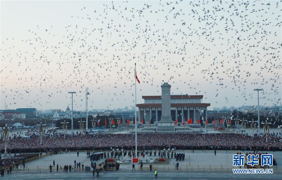 （社會(huì)）（9）人民解放軍首次執(zhí)行天安門廣場(chǎng)升國旗任務(wù)