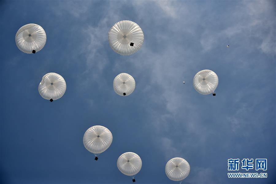 （圖文互動）（3）空軍空降兵組織首次空降機(jī)步營全要素空降作戰(zhàn)演練