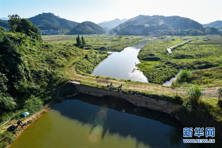 （在習(xí)近平新時(shí)代中國(guó)特色社會(huì)主義思想指引下·慶祝改革開放40周年·綠色發(fā)展·圖文互動(dòng)）（1）治水·護(hù)水·興水——綠色發(fā)展之“水”的故事