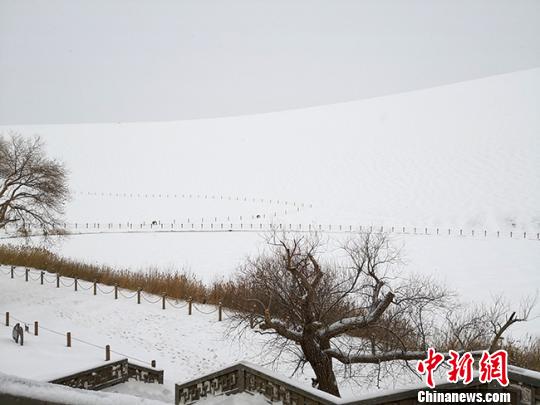 甘肅持續(xù)降雪遍現“冰雪盛宴”多地氣溫創(chuàng)50年新低