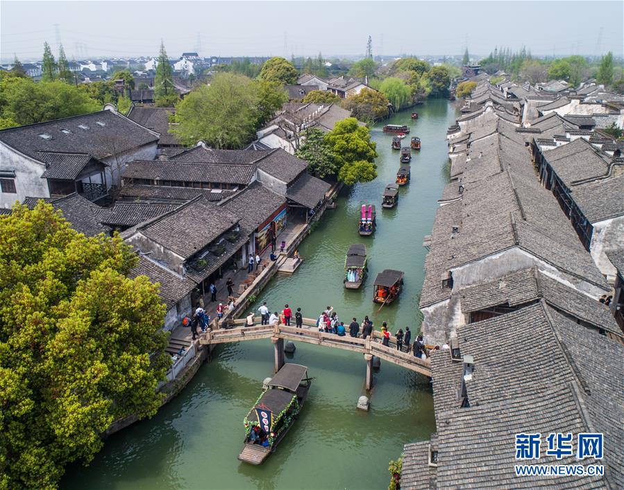 （新華全媒頭條·壯闊歷程40年系列述評·圖文互動）（1）風(fēng)雨砥礪 壯麗史詩——從改革開放40年看中國奇跡