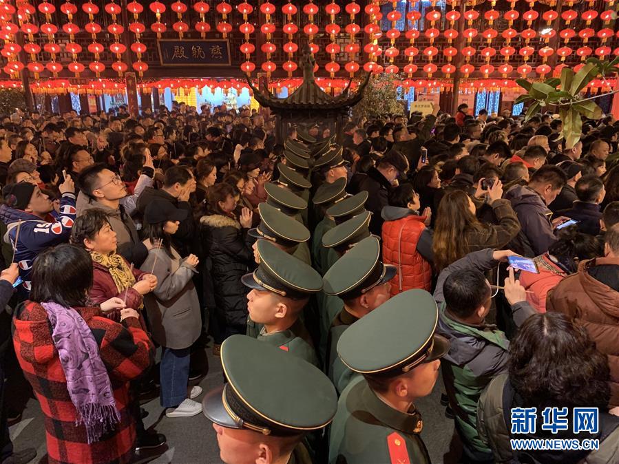 （新華全媒頭條·圖文互動）（6）向祖國報告：我在戰(zhàn)位守萬家團(tuán)圓——解放軍和武警部隊新春佳節(jié)備戰(zhàn)執(zhí)勤記事