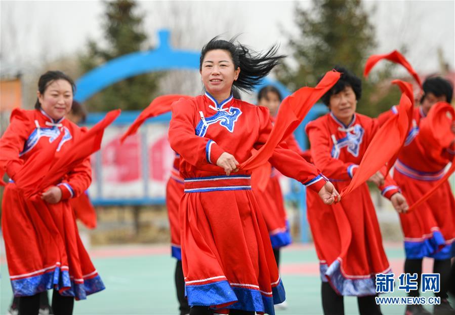 （壯麗70年·奮斗新時代·圖文互動）（1）情同一家，守望相助，共奔小康——內蒙古興安盟巴彥敖包嘎查民族團結見聞