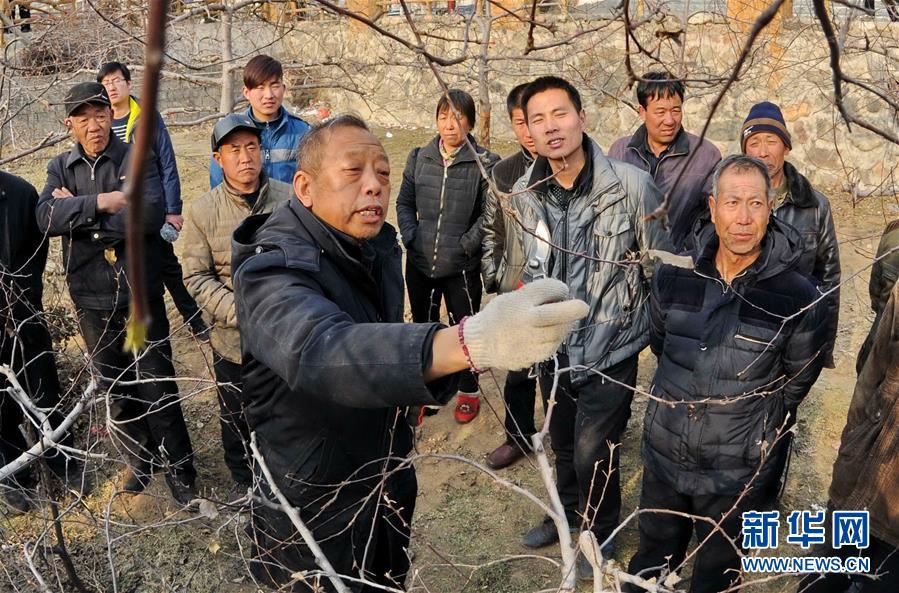 （新華全媒頭條·圖文互動）（8）鍛造領(lǐng)航復興的中流砥柱——寫在“不忘初心、牢記使命”主題教育即將啟動之際