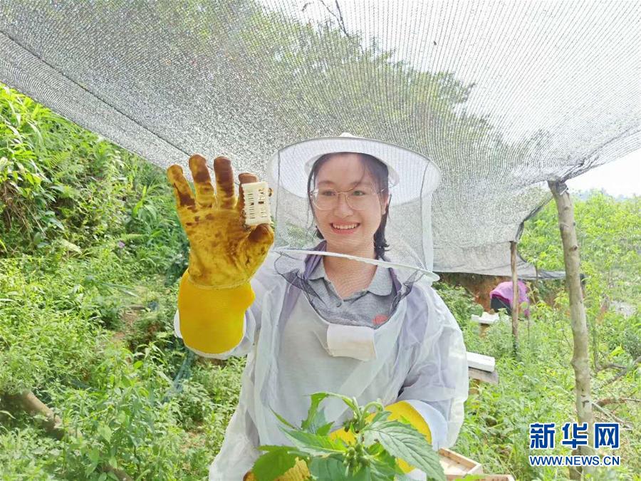 （新華全媒頭條·時代先鋒·圖文互動）（3）芳華無悔——追記用生命堅守初心和使命的青年共產(chǎn)黨員黃文秀