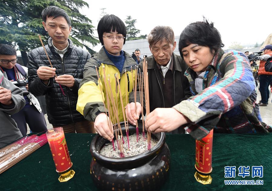 （新華全媒頭條·圖文互動）（8）不忘初心使命 永立時代潮頭——寫在中國共產(chǎn)黨成立98周年之際