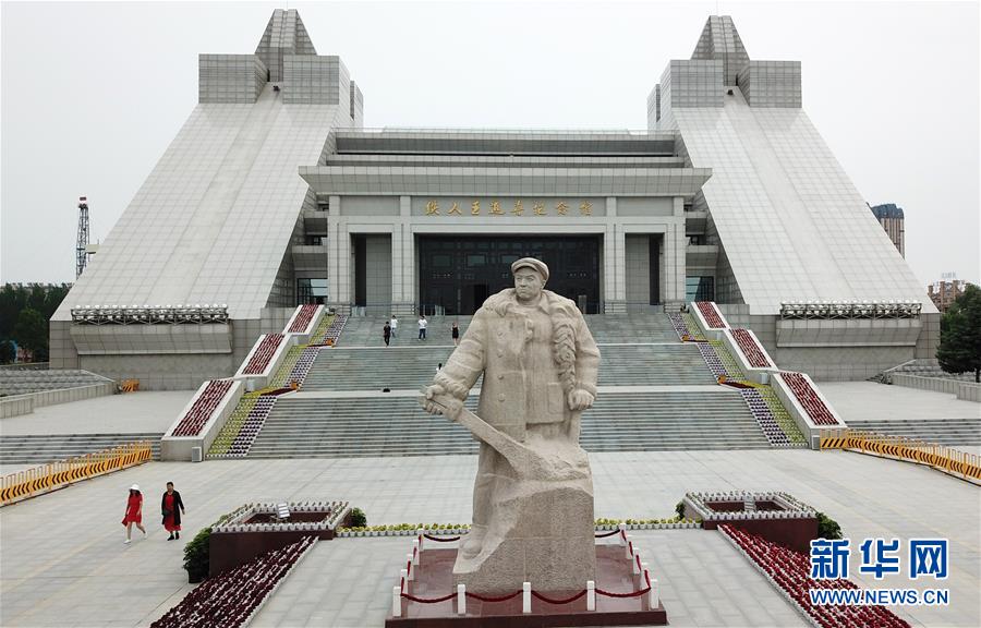 （圖文互動）（12）當好標桿旗幟 建設(shè)百年油田——寫在大慶油田發(fā)現(xiàn)60周年之際