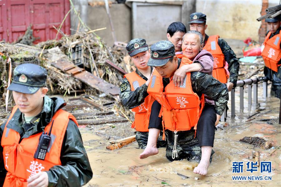 （新華全媒頭條·圖文互動(dòng)）（5）沿著中國(guó)特色強(qiáng)軍之路闊步前進(jìn)——黨中央、中央軍委領(lǐng)導(dǎo)推進(jìn)國(guó)防和軍隊(duì)建設(shè)70年紀(jì)實(shí)