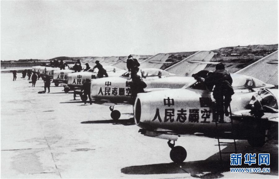 （新華全媒頭條·人民空軍70年·圖文互動(dòng)）（3）陽(yáng)光照耀奮飛的航程——黨中央、中央軍委和習(xí)主席關(guān)心人民空軍建設(shè)發(fā)展紀(jì)實(shí)