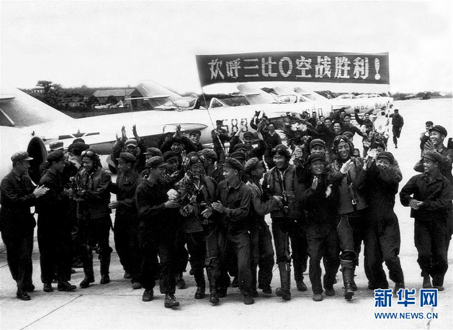 （新華全媒頭條·人民空軍70年·圖文互動(dòng)）（4）陽(yáng)光照耀奮飛的航程——黨中央、中央軍委和習(xí)主席關(guān)心人民空軍建設(shè)發(fā)展紀(jì)實(shí)