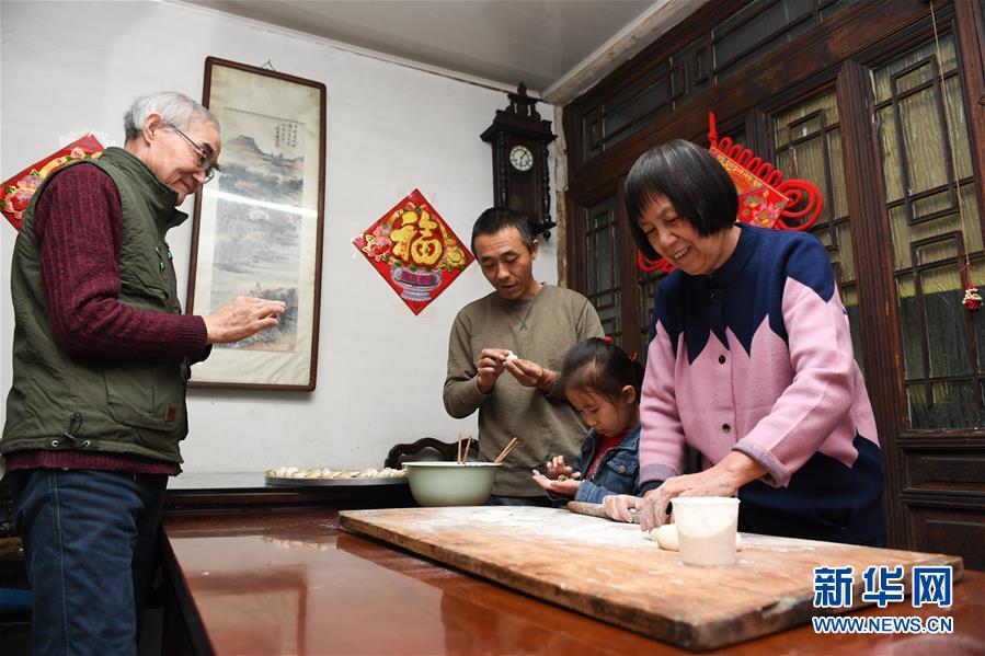 （新華全媒頭條·圖文互動）（6）循著習(xí)近平總書記足跡感受新時(shí)代新年味