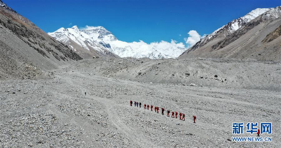 （2020珠峰高程測量）（1）有望22日登頂 測量登山隊再次向珠峰發(fā)起挑戰(zhàn)