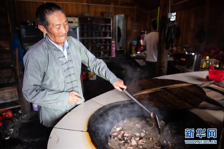 （新華全媒頭條·走向我們的小康生活·圖文互動）（8）那山，那人，那苗寨——十八洞村三代人的奮斗史