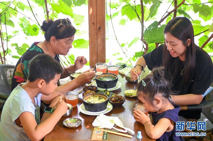 （在習(xí)近平新時代中國特色社會主義思想指引下——新時代新作為新篇章·習(xí)近平總書記關(guān)切事·圖文互動）（6）珍惜盤中餐，狠剎浪費風(fēng)——各地積極行動堅決制止餐飲浪費