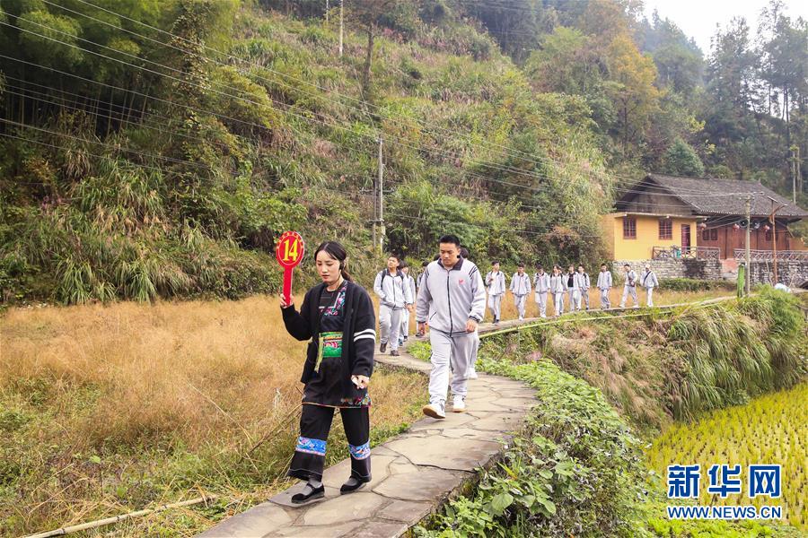 （在習近平新時代中國特色社會主義思想指引下——新時代新作為新篇章·習近平總書記關(guān)切事·圖文互動）（3）精準扶貧7年，十八洞村“長”出10余種新職業(yè)