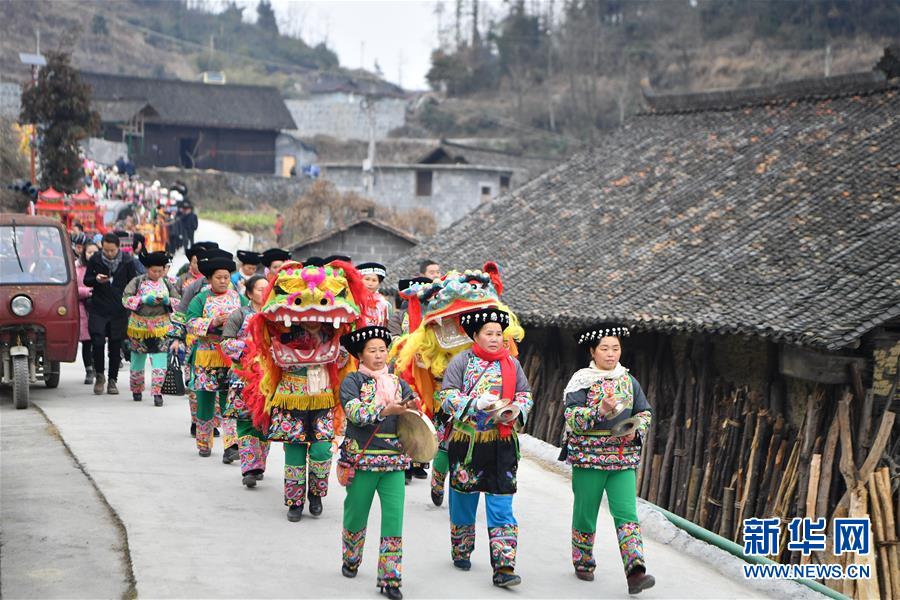 （在習(xí)近平新時(shí)代中國(guó)特色社會(huì)主義思想指引下——新時(shí)代新作為新篇章·總書(shū)記關(guān)切脫貧事·圖文互動(dòng)）（2）精準(zhǔn)扶貧：提速脫貧奔小康