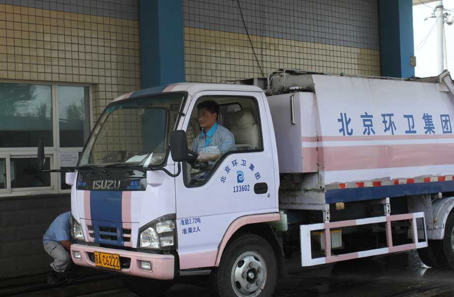 記者跟隨垃圾清運車“出趟活兒”