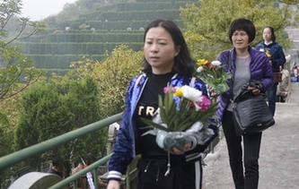 舟山：鮮花祭掃成文明新風