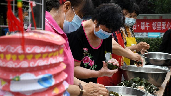 鄰里傳愛心 民俗迎端午