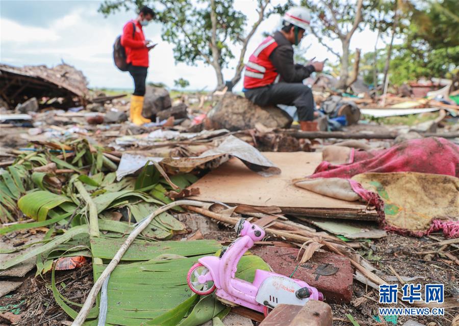 （國(guó)際）（1）印尼巽他海峽海嘯死亡人數(shù)上升至373人