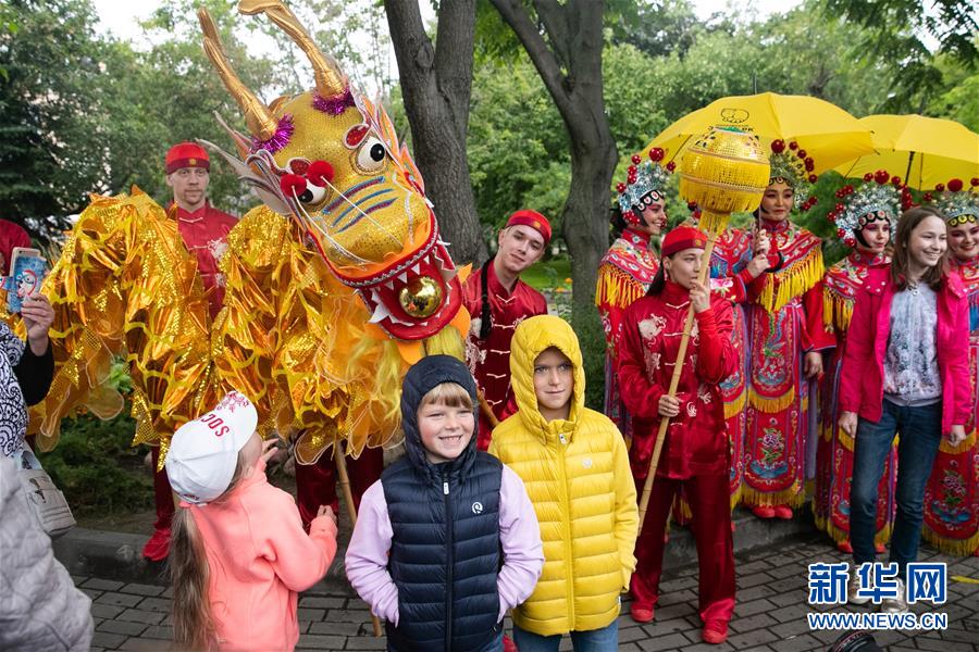 （國際）（8）莫斯科動物園為大熊貓“如意”和“丁丁”慶生