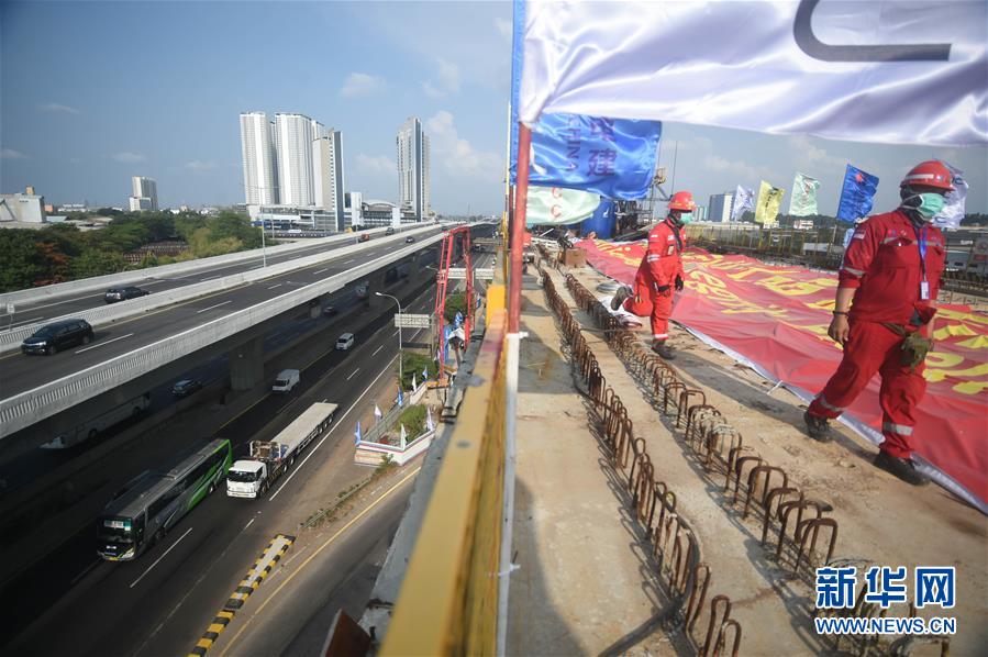 （國(guó)際）雅萬高鐵關(guān)鍵架梁通道100米跨連續(xù)梁順利合龍